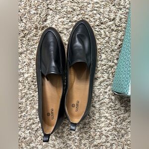 Susina Kellen almond toe loafers size 10
